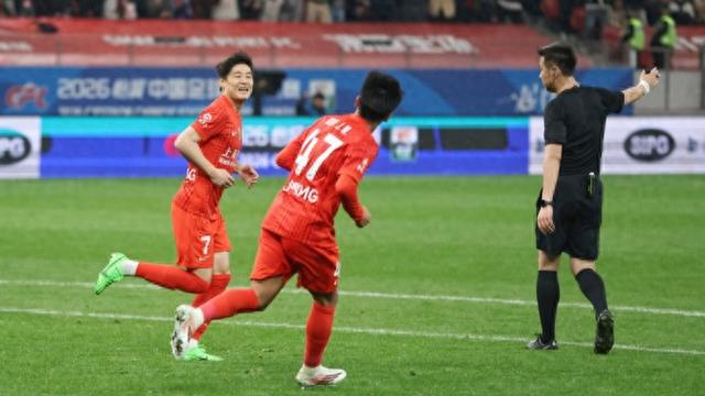 博鱼电竞-302天蛰伏，8分钟绽放！武磊满血归来，海港有救了！|上海海港|青岛西海岸|康复|球队|训练_新浪体育_新浪新闻